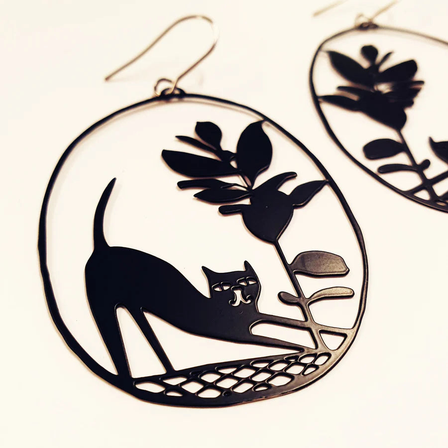 Denz Pickles Cat Earrings | Black