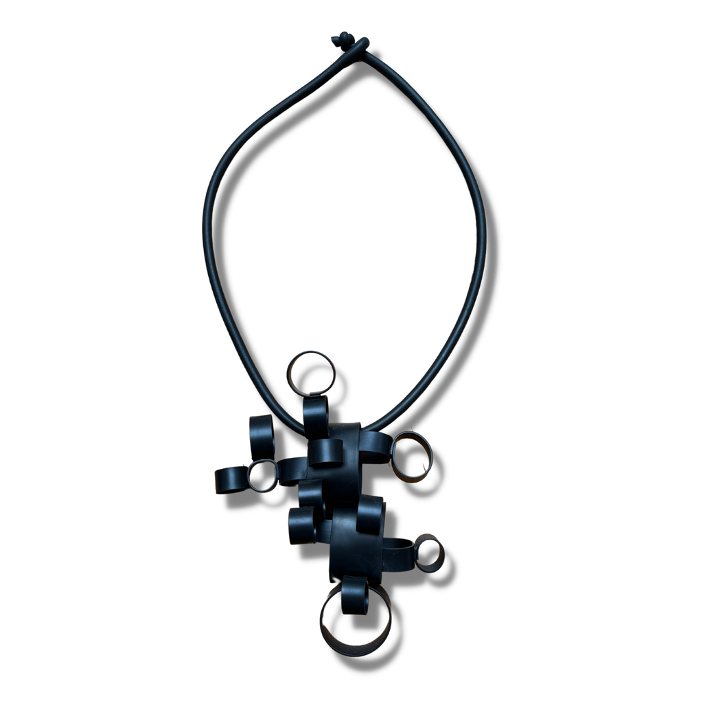 Mika's Design Awa Necklace | Black