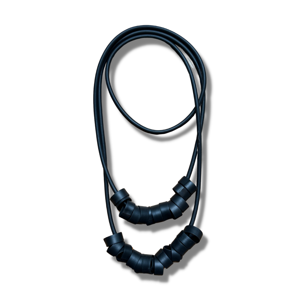 Mika's Design Goro Necklace | Black